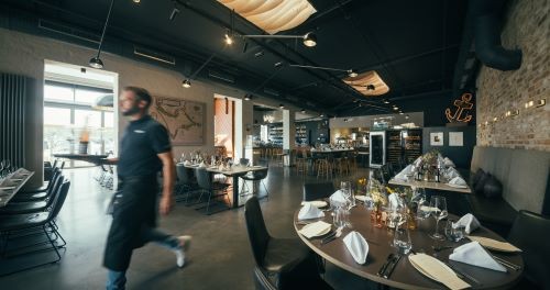 © Leisner Photography Servicekraft im The Newport Restaurant