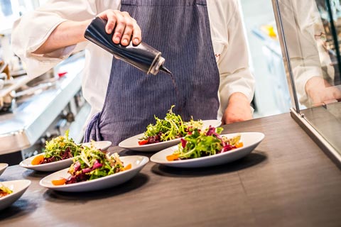 frisch zubereiteter Salat